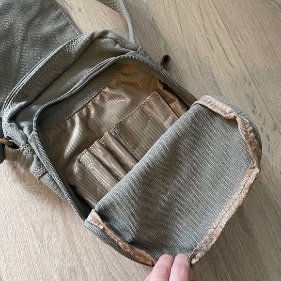 TROOP LONDON Across Body Bag - Picture 4 of 5